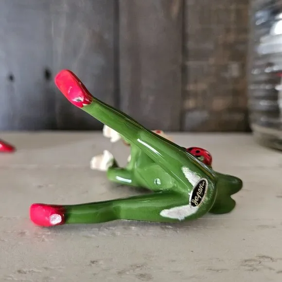 Vintage Josef Originals Pixie Figurine With Ladybug Green With Foil Sticker - Picture 4 of 7